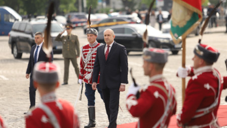 Тази сутрин се състоя тържествен водосвет на бойните знамена и знамената светини на Българската армия.