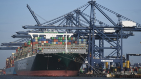 Най голямото търговско пристанище на Великобритания съобщи че кризата със снабдителната