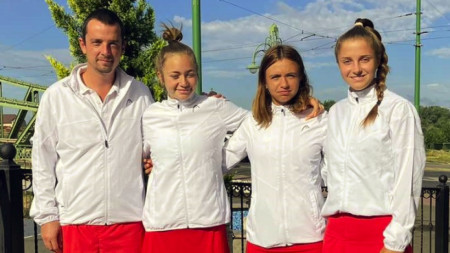 Националките ни по тенис са горди с представянето си в Румъния