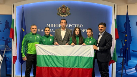 Министърът на спорта Иван Пешев изпрати националките по карате за Световното първенство в Кайро