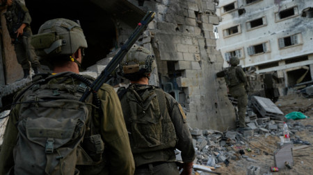 Израелски войници, участващи в сухопътната операция в Газа. 