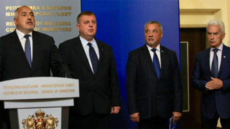 Premier Borissow mit den drei Ko-Vorsitzenden der Vereinigten Patrioten (vl.n.r.) – Krassimir Karakatschanow, Waleri Siemonow und Wolen Siderow