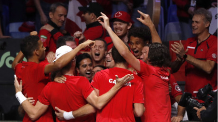 Тенисистите на Канада ликуват след успеха на двойки.