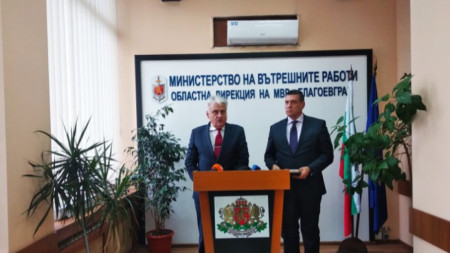 Министърът на вътрешните работи Бойко Рашков по време на брифинга в Областната дирекция на МВР в Благоевград