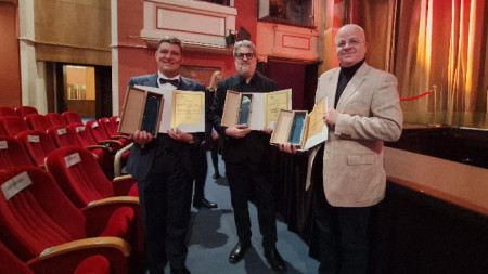 Милен Митев, Константин Илиевски и Марио Ангелов с наградите 