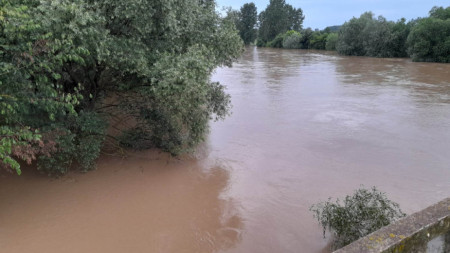 Придошлата река Огоста в община Хайредин