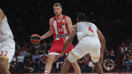 Александър Везенков