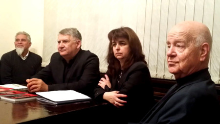 Nga e majta në të djathtë: dr. Bobi Bobev, doc. Marijana Stamova, historiani ushtarak kolonel Stanço Stançev dhe botuesi Ivan Sapunxhiev  