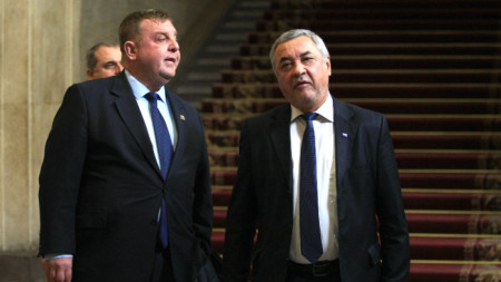 Лидерът на ВМРО Красимир Каракачанов с председателя на НФСБ Валери Симеонов.
