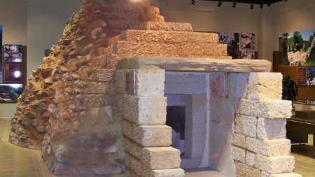 Александровската гробница с музейния център Тракийско изкуство в Източните Родопи