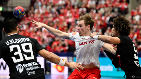 Питлик (в бяло) вкара 8 гола за Дания срещу Египет.