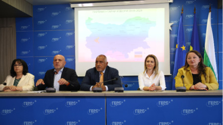 GERB/SDS leader Boyko Borissov (C)