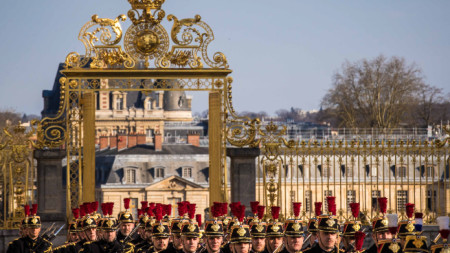 Почетна стража посреща евролидерите във Версай, 10 март 2022 г.