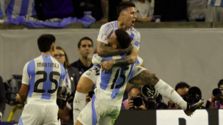 Футболистите на Аржентина са полуфинал на турнира Копа Америка