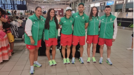 Стефка Костадинова и поредна група спортисти заминаха за Париж