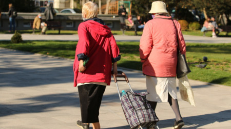 От 1 юли социалната пенсия за старост се увеличава с 5 процента.