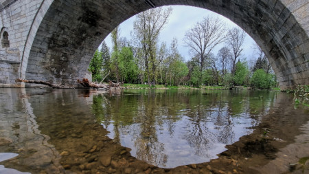 При Кадин мост над река Струма, в село Невестино, област Кюстендил, архив.