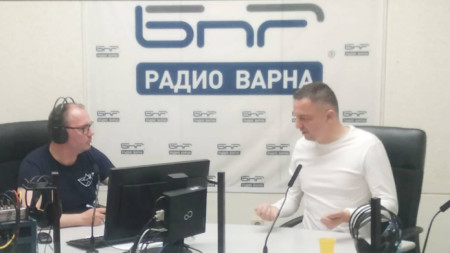 Иван Портних в студиото на Радио Варна