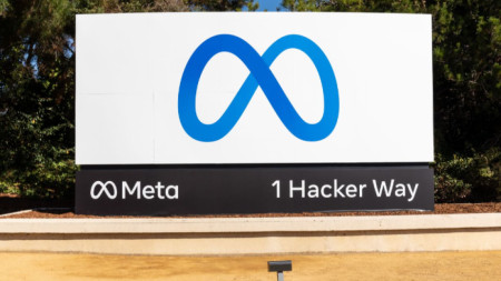 Логото на „Мета“ в централата на американската компания в Калифорния