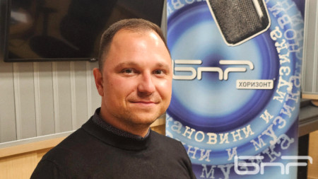 Адриан Николов