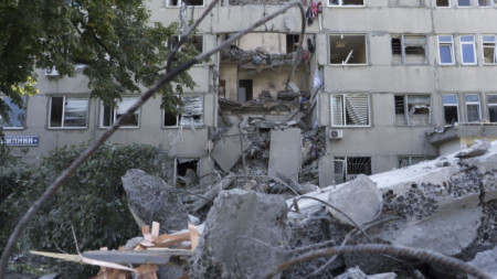 Последици от руски обстрел по административна сграда в Николаев, 14 септември 2022 г.