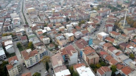 Община Есенюрт се намира в европейската част на мегаполиса Истанбул.