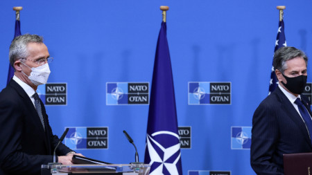 Държавният секретар на САЩ Антъни Блинкън и генералният секретар на НАТО Йенс Столтенберг пристигат за съвместната пресконференция - 14 април 2021 г.