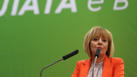 Мая Манолова на учредителното събрание на партия 