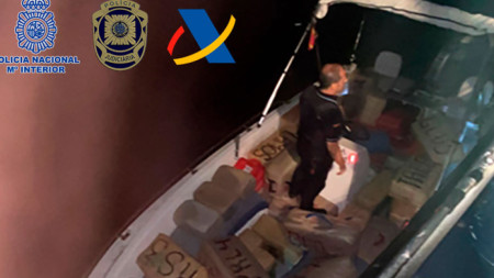 Испанската полиция разби най голямата мрежа за контрабанда на кокаин в