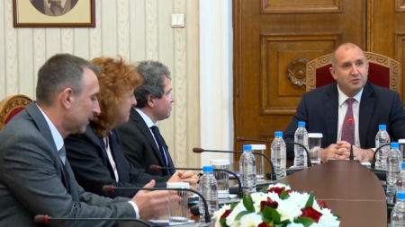 Започна срещата на президента Румен Радев с представителите на Има