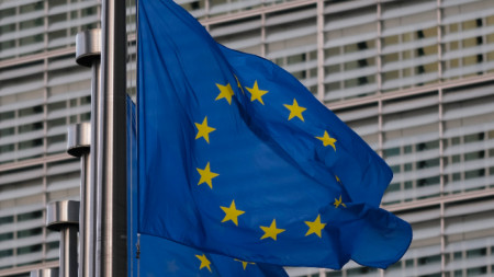 Европейската комисия наблюдава развоя на промените в Закона за съдебната