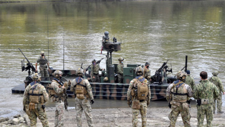 Унгария разполага с достатъчен брой национални въоръжени сили така че