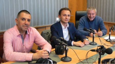 Юрий Дачев, Мартин Чорбаджийски и Митко Новков (отляво надясно) в студиото на програма „Хр. Ботев“