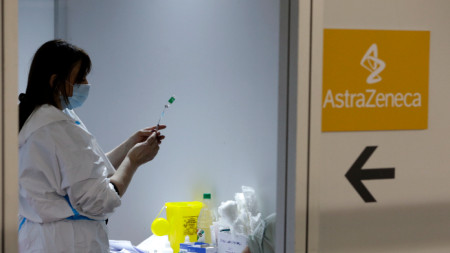 Канада спира временно употребата на Covid ваксината на компанията АстраЗенека
