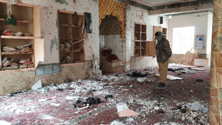 Самоубийствен атентат в джамия в югозападен Пакистан.
