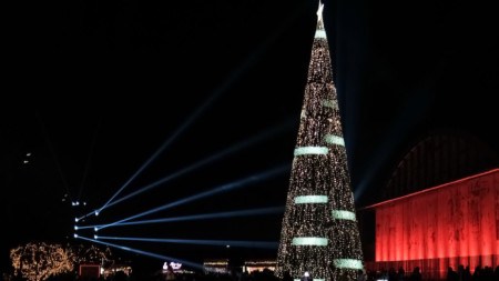 Коледно дърво в Атина, 30 декември 2022 г.