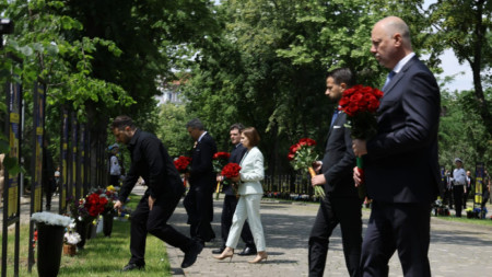 Цветя на Алеята на героите в Одеса поднасят Росен Желязков, Володимир Зеленски и лидери от Югоизточна Европа - 11 юни 2025 г.