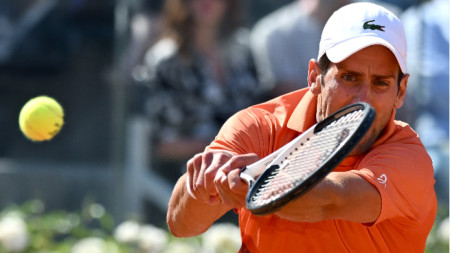 Водачът в световната ранглиста по тенис Новак Джокович спечели първата