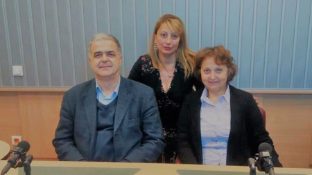 Проф. Здравко Каменов, Мария Христова и доц. Даниела Попова (отляво надясно) в студиото на програма „Христо Ботев“