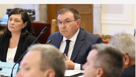Председателят на Комисията по здравеопазването в НС Костадин Ангелов на заседание на комисията - 11 януари 2024 г.