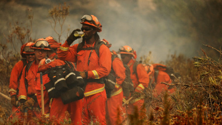 Огромният пожар наречен Дикси бушува в северната част на Калифорния