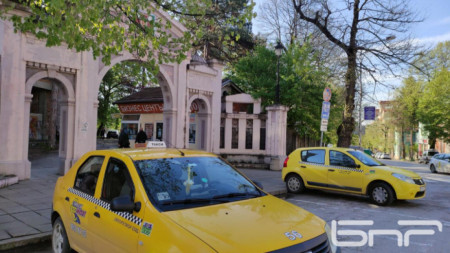 Таксиметровите фирми във Велико Търново искат 30 на сто поскъпване
