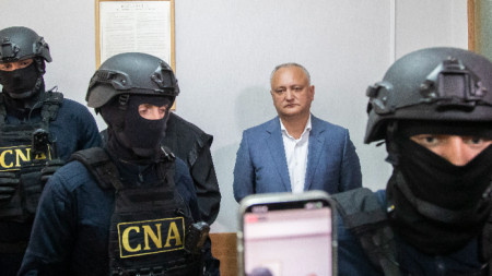В Молдова бившият проруски президент Игор Додон беше поставен под