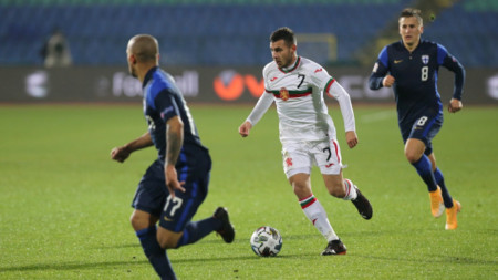Доминик Янков (в средата) няма да играе за националния отбор през октомври.