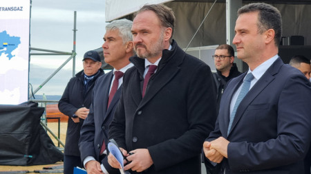 Në foto (nga e majta në të djathtë): drejtori ekzekutiv i “Bulgartransgaz” Vlladimir Malinov, Komisioneri Evropian për Energjinë Dan Jorgensen dhe ministri i energjisë, Zheço Stankov