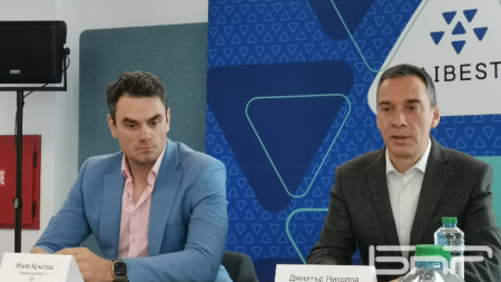 Илия Кръстев и Димитър Николов по време на пресконференцията относно IT възможностите в Бургас