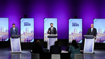 Предизборен дебат между Андрю Куомо, Зохран Мамдани и Къртис Слиуа.