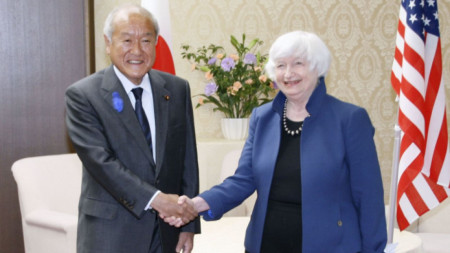 Среща на Шуничи Сузуки с Джанет Йелън във японското финансово министерство в Токио