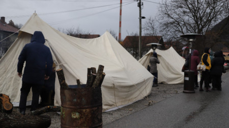 Етнически сърби са организирали лагер за блокада край село Рударе, Косово, 11 декември 2022 г.