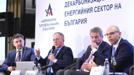 На снимката: Даниел Киряков (вляво), Красимир Ненов, Петър Т. Иванов, Иван Цанков